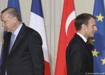 ماكرۆنى توركیا ئاگه‌هدار كر