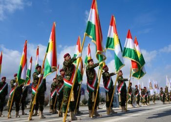 پله‌یێن ئه‌فسه‌رێن پێشمه‌رگه‌ى دێ هێنه‌ بلندكرن