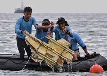 پارچه‌یێن فرۆكه‌یا ئه‌ندنۆسى هاتن‌ دیتن