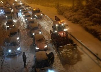 شه‌پۆله‌كا به‌فرێ ژیان ل هنده‌ك ده‌ڤه‌رێن ئیسپانیایێ راگرتییه‌‌