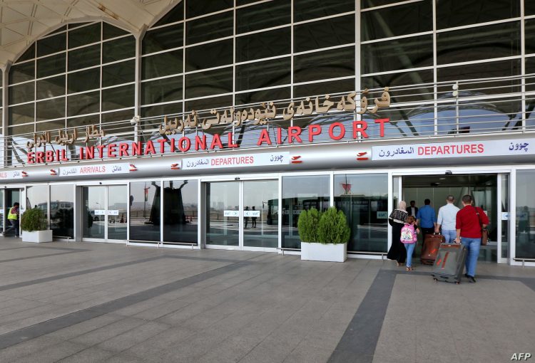 Passengers arrive at Arbil airport, in the capital of Iraq's autonomous northern Kurdish region, on September 28, 2017.
All foreign flights to and from the Iraqi Kurdish capital Arbil will be suspended from Friday, officials said, as Baghdad increases pressure on the Kurds over this week's independence referendum. / AFP PHOTO / SAFIN HAMED