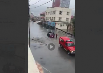 ڤیدیۆ.. ل دهۆكێ بارانێن زۆر هنده‌ك ترۆمبێل دناڤ ئاڤێ دا ئاسێ كرن