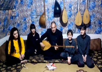 داوود قیرانى هه‌لبه‌ستڤان و سترانبێژێ ئێزدى د فیچه‌ره‌كێ خانى نیوز دا ببینه‌