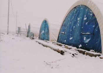 بەفر ل سەرێ چیایێ شنگالێ بارى