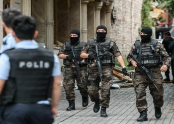 ئه‌ده‌نه‌: 20 ئه‌ندام و لایه‌نگرێن هه‌ده‌پێ و ده‌به‌پێ هاتنه‌ ده‌سته‌سه‌ركرن