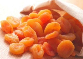 قەیسی چ ل ددانان دكه‌ت