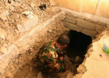 گرۆپه‌كێ میلیشیایێن حەشدا شەعبی هه‌ڤشێوێ داعش تونێلا دروست دكه‌ن