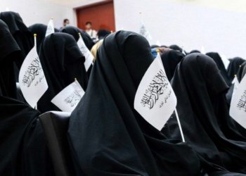 تالیبان پێلاڤێت بلند و جلێن ره‌نگاوره‌نگ قه‌ده‌غه‌كرن