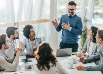 نابیت هه‌موو كه‌سان ژ خوه‌ رازى كه‌ین