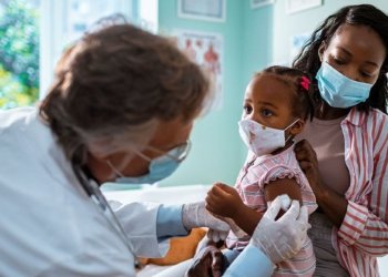 ئه‌فریقیا باشوور.. زارۆیێن 12 سالى دشێن ڤاكسینى وه‌ربگرن