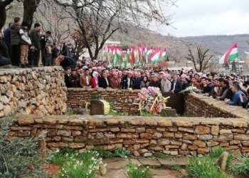 د ئه‌ڤرۆ دا ب هزاران كه‌س به‌ره‌ف گۆرستانا بارزان دچن