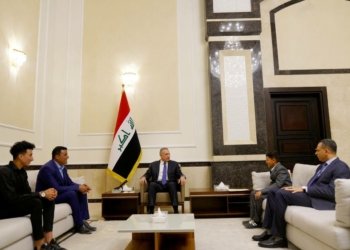 سه‌رۆك وه‌زیرێن عیراقێ پێشوازى ل زارۆكه‌كێ ئێزیدى كر