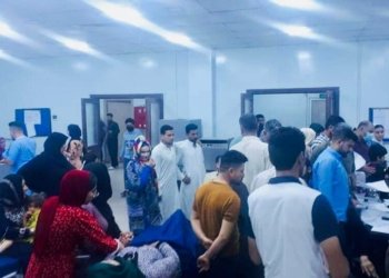 كوره‌ك و بابه‌ك ب تۆزێ خه‌ندقین