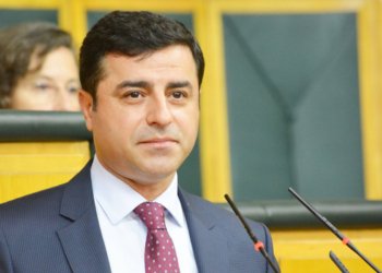 راگه‌هاندنا په‌كه‌كێ هێرشێ دكه‌نه‌ سه‌ر ده‌میرتاشى وسفكاتیێ پێ دكه‌ت