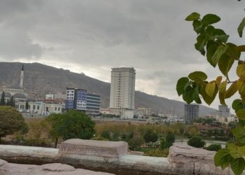 دو رۆژان باران بارین دێ یا بەردەوام بیت