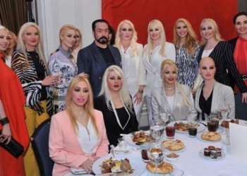 دادگەها توركیا عەدنان ئوكتار ب 8 هزار و 658 سالێن زیندانكرنێ سزادا