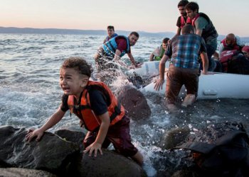 هژمارا كۆچبه‌رێن ل كه‌نارێن ئێڤیا یێ یۆنان خه‌ندقین گه‌هشته‌ 23 كه‌سان