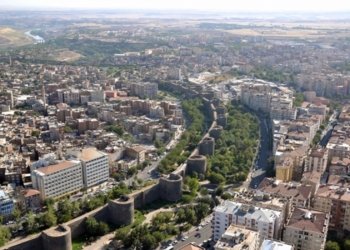 دوو پۆلیسێن تورك ژبه‌ر كورده‌كی ژكارێ وان هاتنه‌ دویرئێخستن