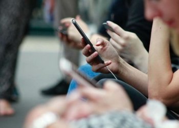 ڤه‌كۆلینه‌ك ل كه‌نه‌دا : گه‌له‌ك بكارئینانا ئامیرێن ئه‌لكترۆنى زیانێ ب زه‌ڤله‌كان دگه‌هینیت