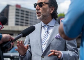 نابیت هەمی پارێزەر بۆ ڕاگەهاندنێ باخڤن