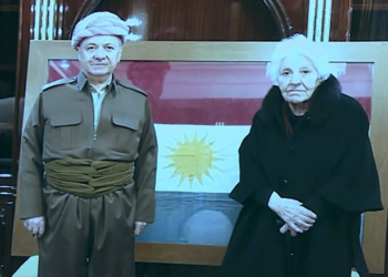 ئالایه‌كێ كوردستانێ دیرۆكا وێ بۆ 100 سالان‌ ڤه‌دگه‌ریت، پێشكێشى سه‌رۆك بارزانى هاتەكرن