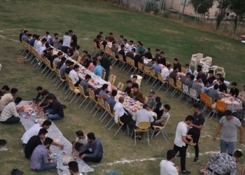 خێرخوازه‌ك فتارێ بۆ نێزیكی هزار قوتابیان دابین دكـه‌ت