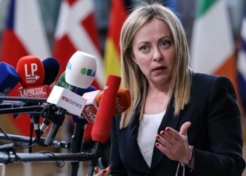 ئیتالیا دێ بكارئینانا په‌یڤێن ئینگلیزى د دانوستاندناندا قه‌ده‌غه‌كه‌ت، و سه‌رپێچكار دێ ب 100 هزار یورۆیان هێته‌ سزادان