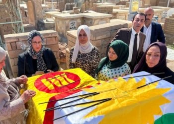 ل نه‌جه‌فێ ئالایێ كوردستانێ ل سه‌ر مه‌زارێ له‌یلا قاسمێ هاته‌ دانان