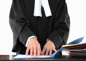 نابیت پارێزه‌رێن ژن جلۆبه‌رگێن ته‌نك و روون ل به‌ر خوه‌ بكه‌ن