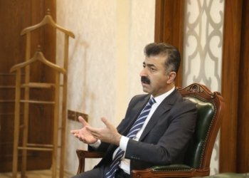 وه‌زیرێ ئاڤه‌دانكرنێ به‌حسێ هێلا ئاسنى دكه‌ت