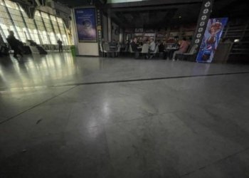 كاره‌با فرۆكه‌خانه‌یا به‌غدا هاته‌ برین