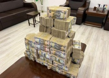 كه‌سه‌كى 35 ده‌فته‌رێن دۆلارى ژ باپیرێ خوه‌ دزینه‌