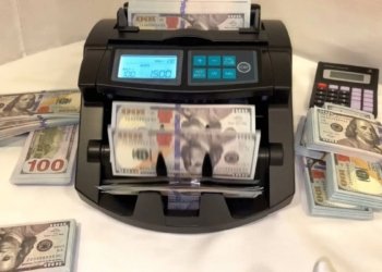 بانكا ناڤەندییا عێراقی رێژه‌كا مه‌زن یا دۆلاری ئێخسته‌ دناڤا بازاری دا