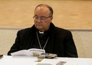 شیره‌تكاره‌كێ پاپاى دخوازیت ڕێ ب قه‌شه‌یان بهێته‌دان هه‌ڤژینییێ پێكبینن