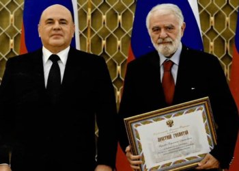 سەرۆکێ حكومەتا ڕووسیا پەرله‌مانتارەكێ كورد خەلات كر