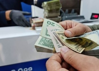 بانكا ناڤەندییا عێراقێ كێمترین دۆلارێ كاش ئێخستە دناڤا بازاری دا