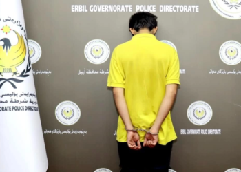 كه‌سه‌كى 15 ده‌فته‌رێن دۆلارى ژ بابێ خۆ دزین و ل قۆمارێدان