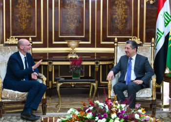 مەسرور بارزانی، سەرۆکێ حکومەتا هەرێما کوردستانێ پێشوازی ل ستیڤن هیچن، بالیۆزێ بریتانیا ل عیراقێ کر