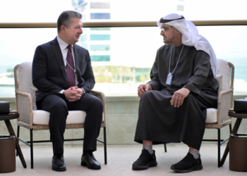 مەسرور بارزانی دگه‌ل سه‌رۆكێ ئیماراتێ كۆمبوو