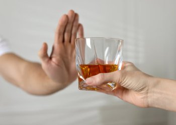 لێكۆلینەک: ڤەخوارنا کحولی دێ تە تووشی حەفت جۆرێن نەخۆشییا پەنجەشێرێ کەت