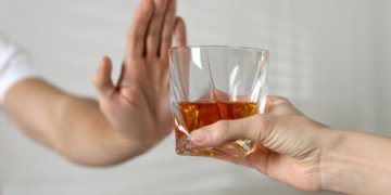 لێكۆلینەک: ڤەخوارنا کحولی دێ تە تووشی حەفت جۆرێن نەخۆشییا پەنجەشێرێ کەت